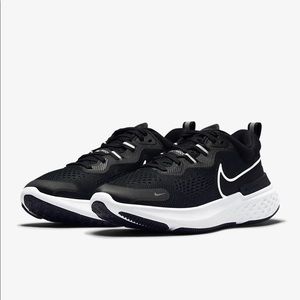 Black Nike Running Shoes 7.5